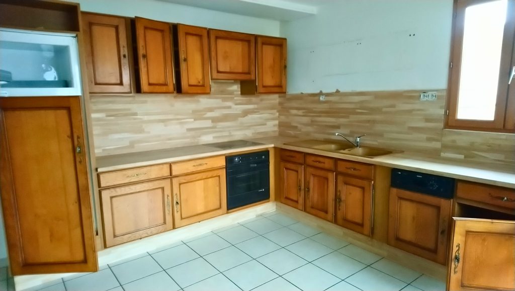 Photographie avant rénovation de meubles de cuisine, par Peinture et Vous